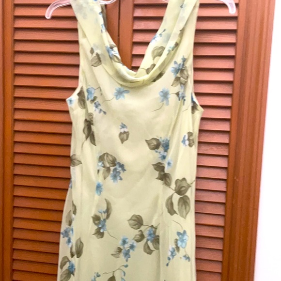 Beautiful dress, Fit & Flowy, worn once excellent condition. - Picture 4 of 7